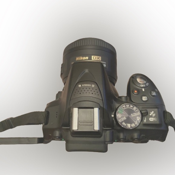 Nikon D5300 24.2MP Digital DSLR camera (kit w/ AF-SA DX 18-55MM & AF-S DX 35MM) - Picture 4 of 9